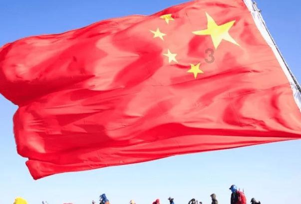 “须知少时凌云志，曾许人间第一流”是什么意思？
