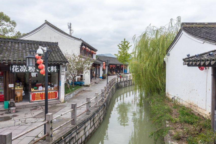 逃离荒凉之地